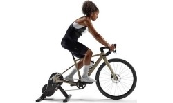 Trenażer Wahoo KICKR Core + kaseta 11-rzędowa