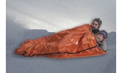 Wiatroodporna i wodoodporna folia izolacyjna turystyczna outdoorowa Origin Outdoors Ultralite Bivy, Podwójna