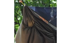 Hamak Flyhamak OutDoor II w kolorze ciemnej oliwki.