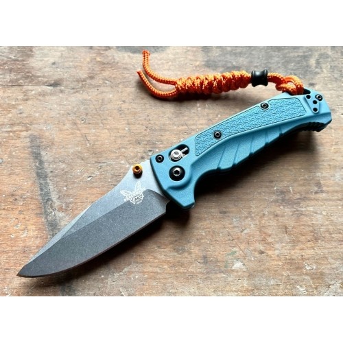 Nóż składany Benchmade 18065 Mini Adira, MagnaCut, Blue Grivory